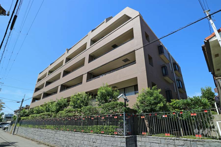 グランステイツ甲子園２番町の外観（東側から）