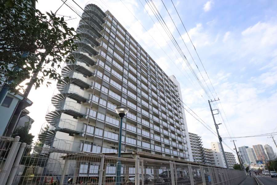 市ノ坪住宅の外観（東側から）