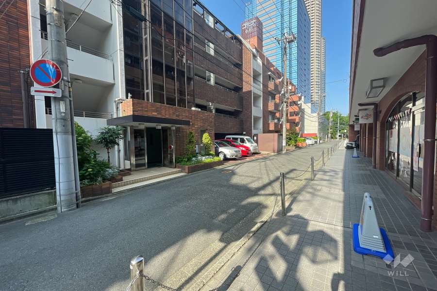 敷地北側の前面道路