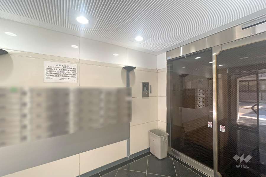 エントランスはオートロック付きです。