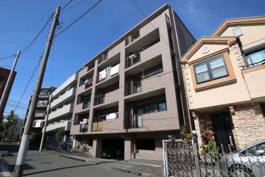 ロイヤルコーポ新川崎壱番館の外観(南東側から)