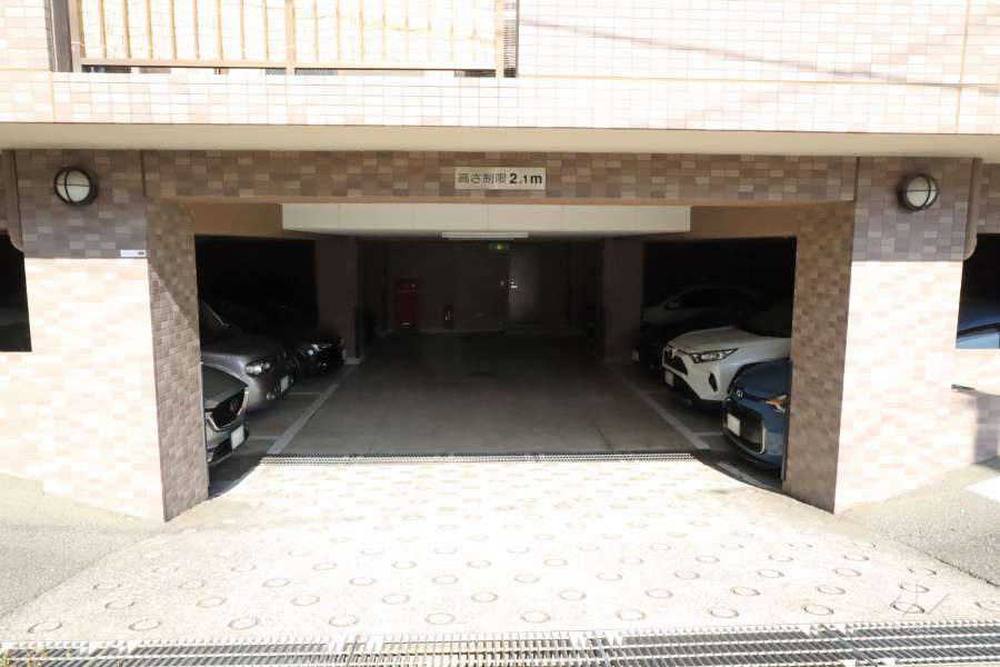 駐車場の出入り口