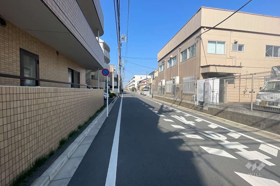 敷地北側の前面道路