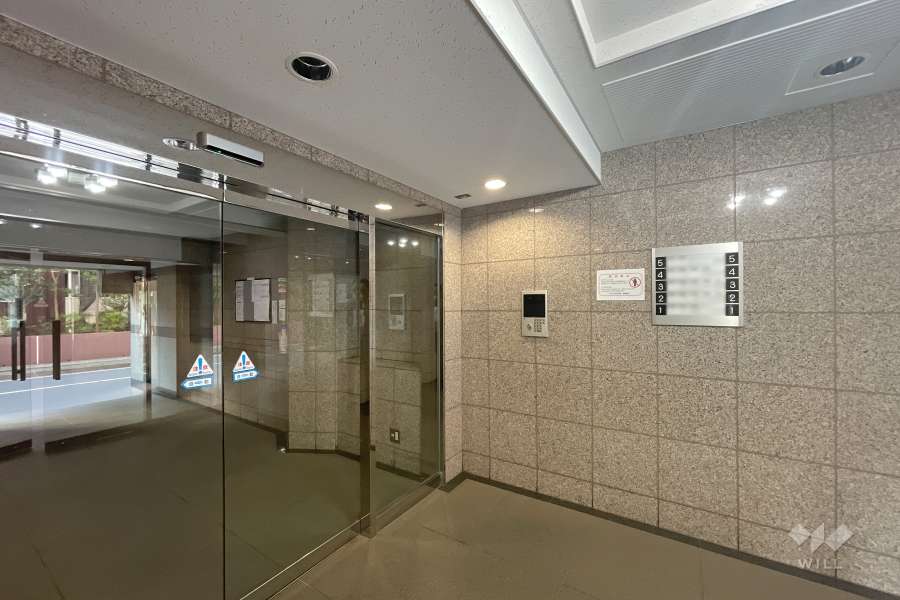 エントランスはオートロック付きです。