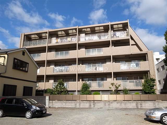 プレステージ芦屋ヴァンフィエルテの外観（南側から）　敷地南東側には公園があります。