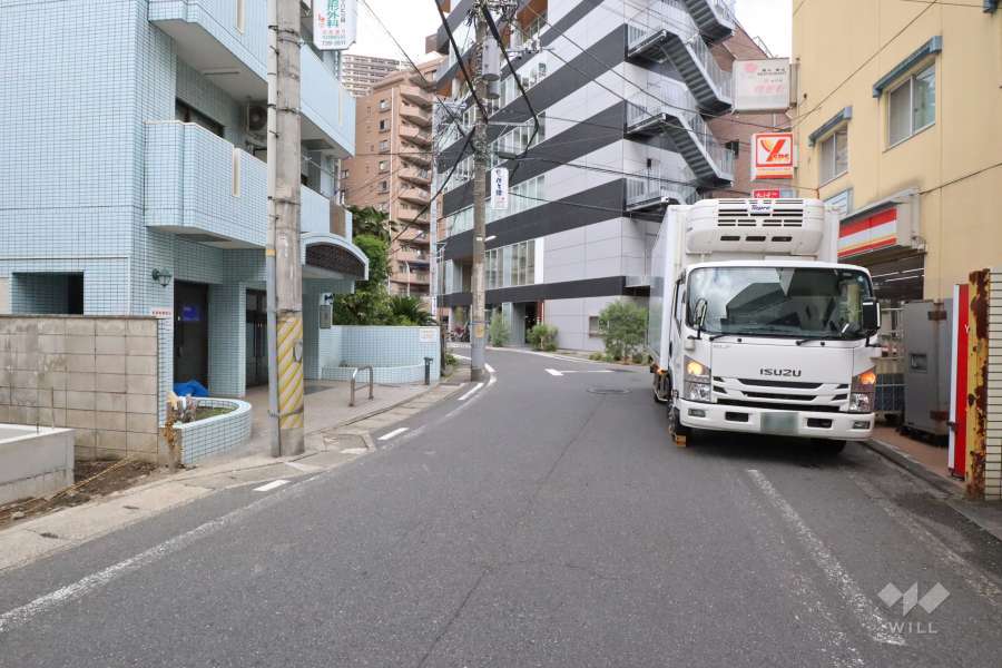 敷地南側の前面道路