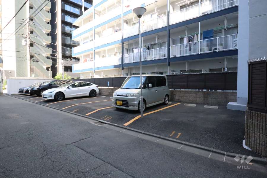 敷地南側の前面道路（東側から）