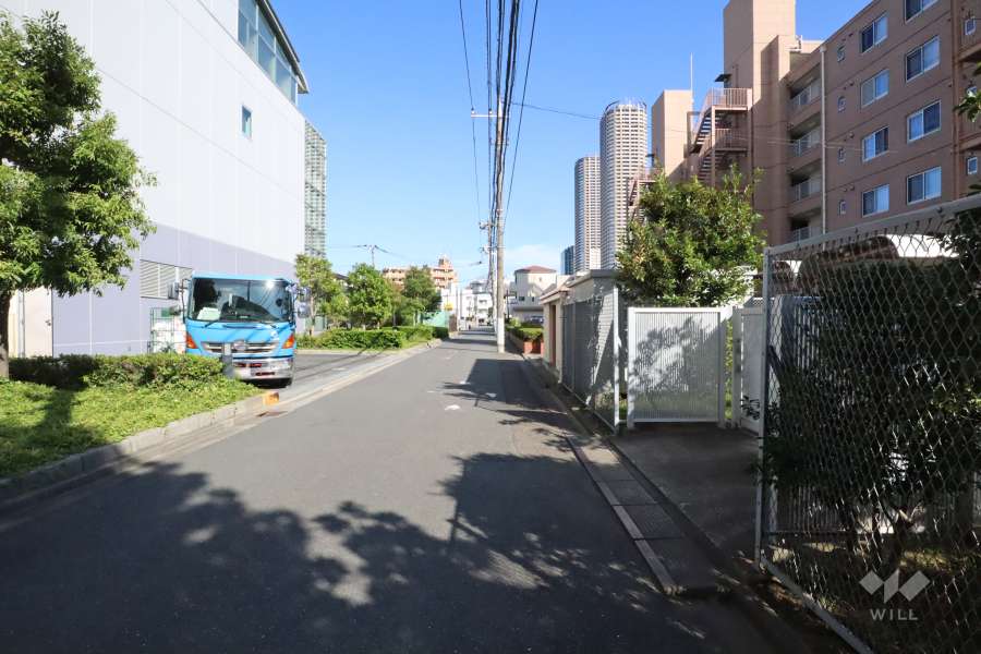 敷地北側の前面道路　