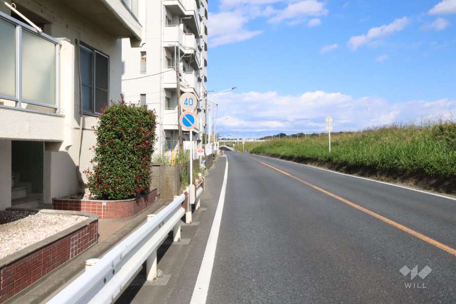 敷地北東側の前面道路