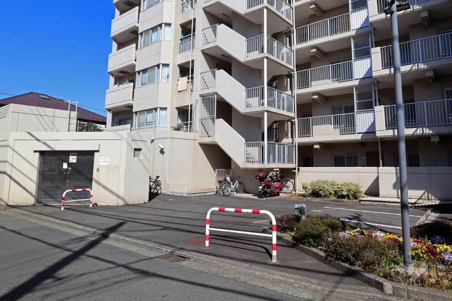 駐車場の出入り口・敷地内駐車場（屋外平面式）