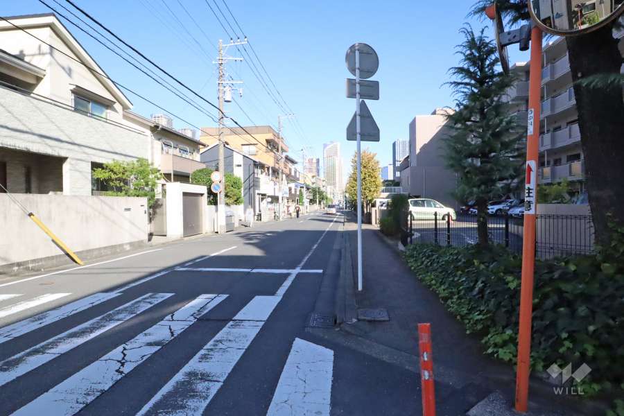 敷地北側の前面道路　