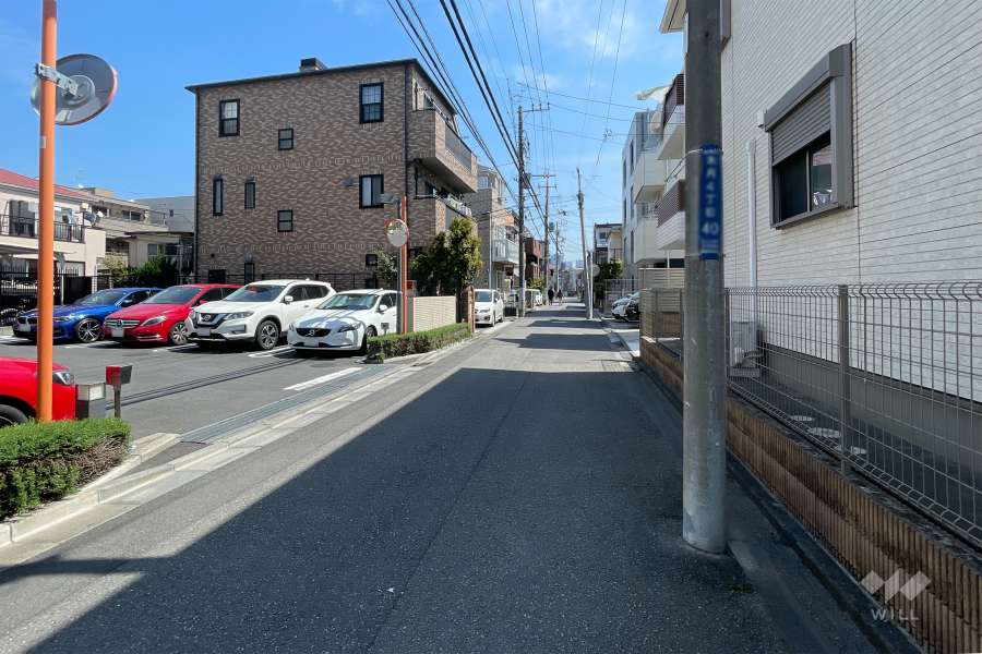 敷地の南西側前面道路