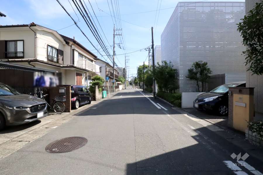 敷地北側の前面道路