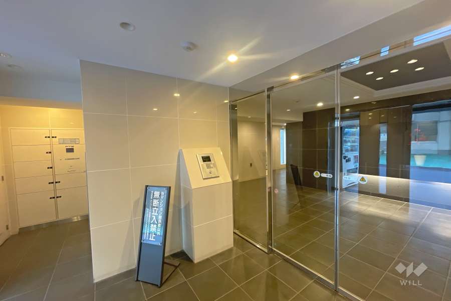 エントランスはオートロック付きです。