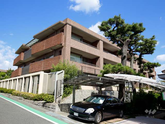 レジデンスコート夙川 城山の外観（南西側から）