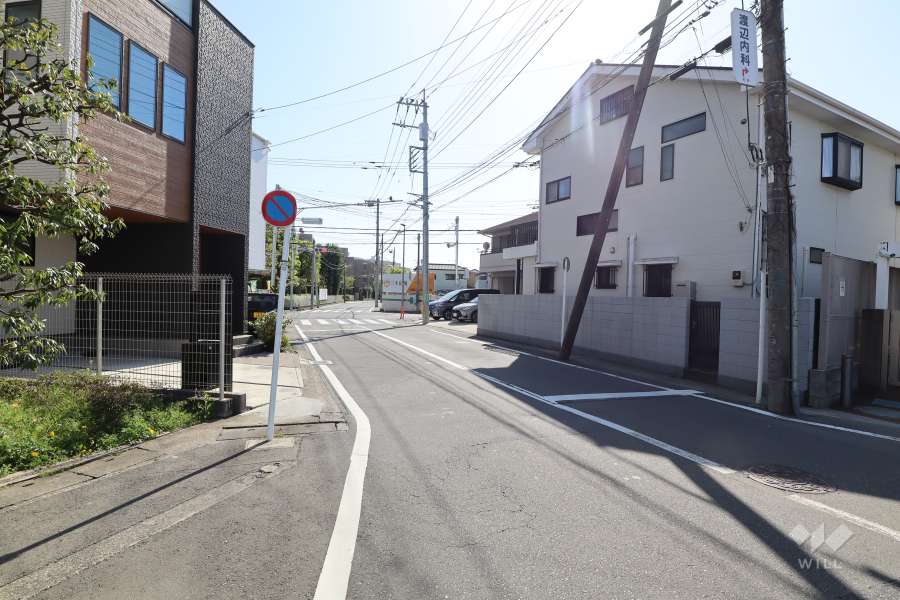 敷地北西側の前面道路