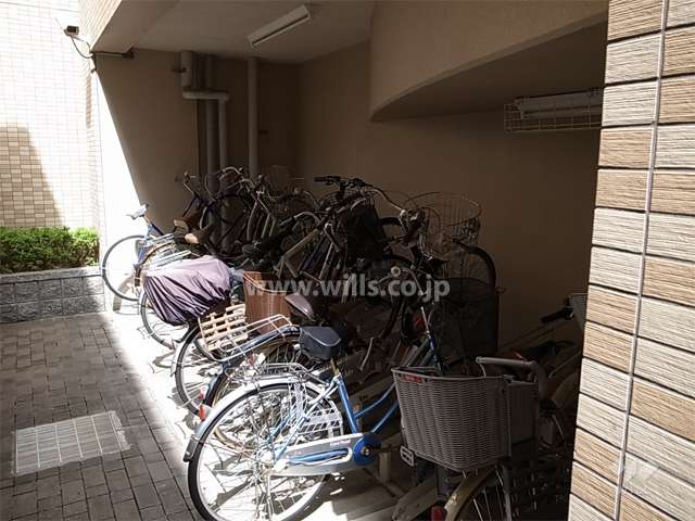 エントランス横にある駐輪場