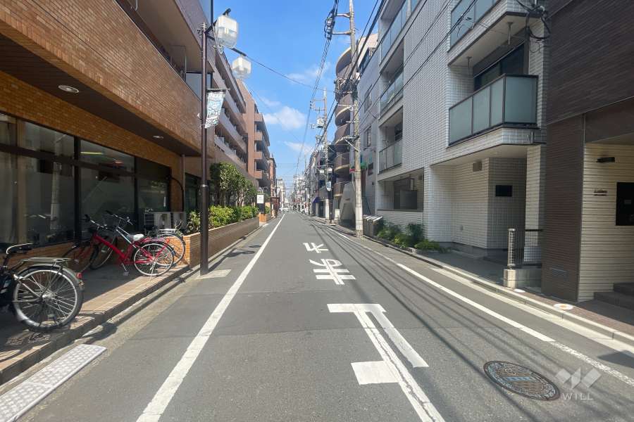 敷地東側の前面道路