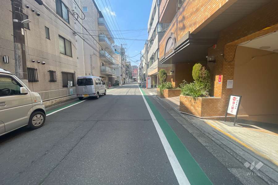 敷地南側の前面道路