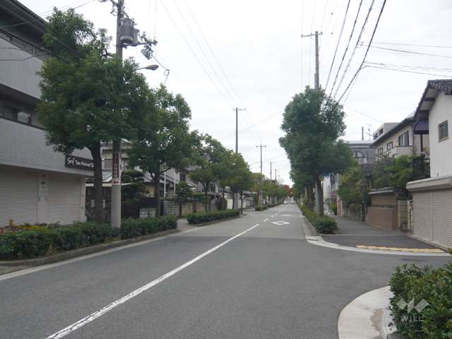 周辺は区画の整った街並みです
