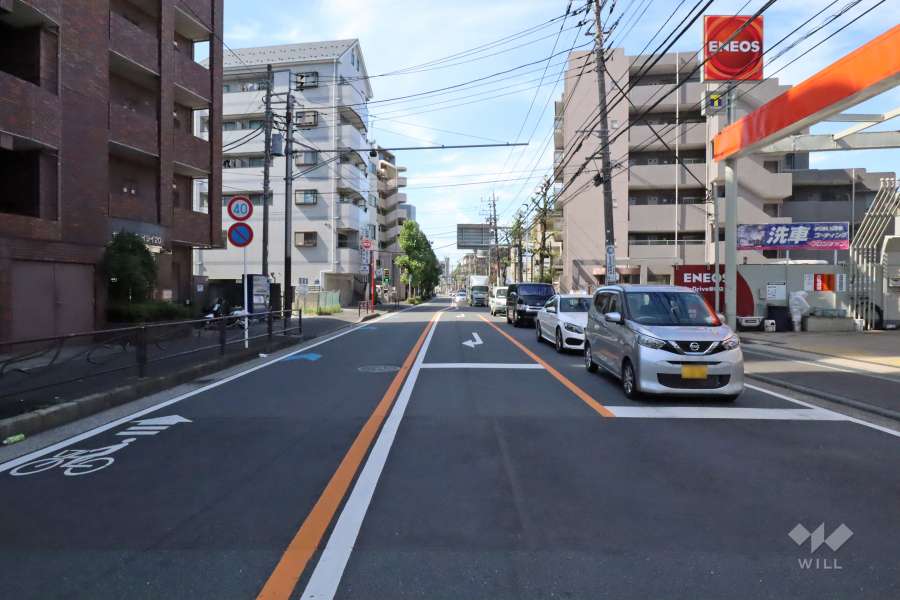 敷地北側の前面道路(東側から)