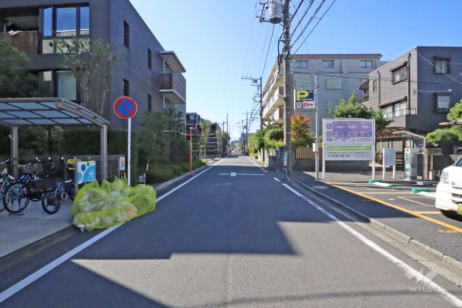 敷地北側の前面道路(東側から)