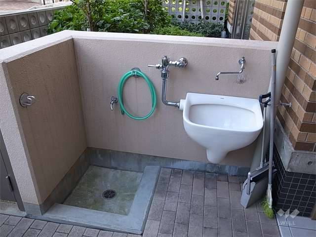 エントランス横のスロップシンク