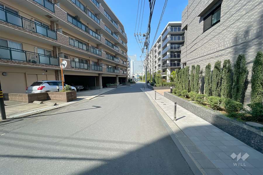 敷地北西側の前面道路