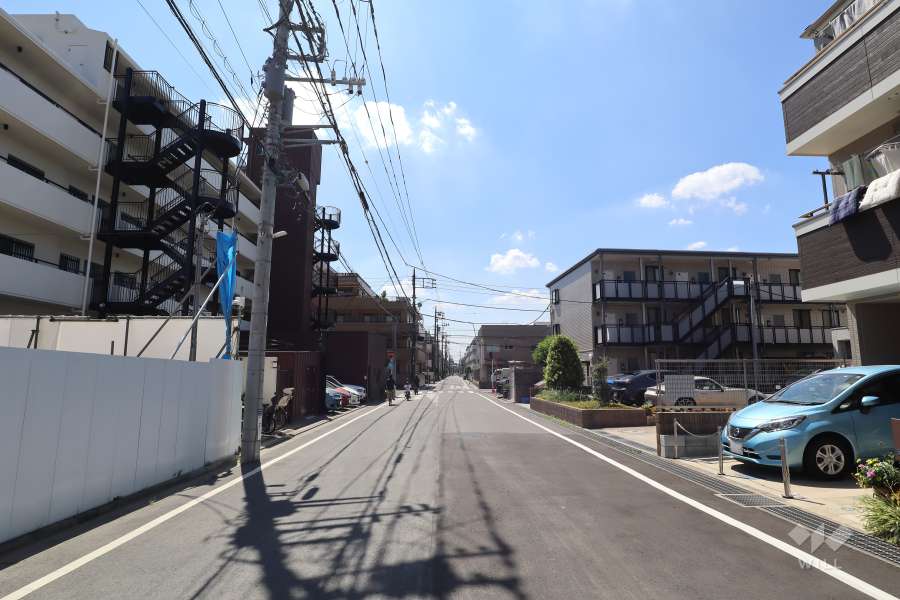 敷地北側の前面道路