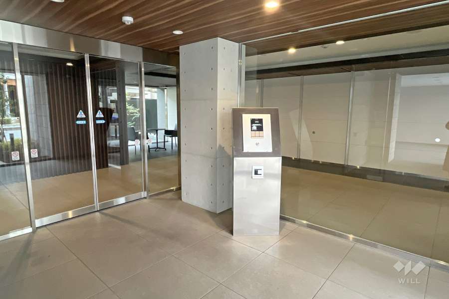 エントランスはオートロック付きです。