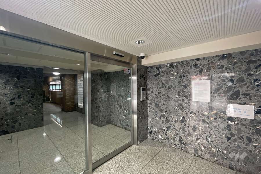 エントランスはオートロック付きです。