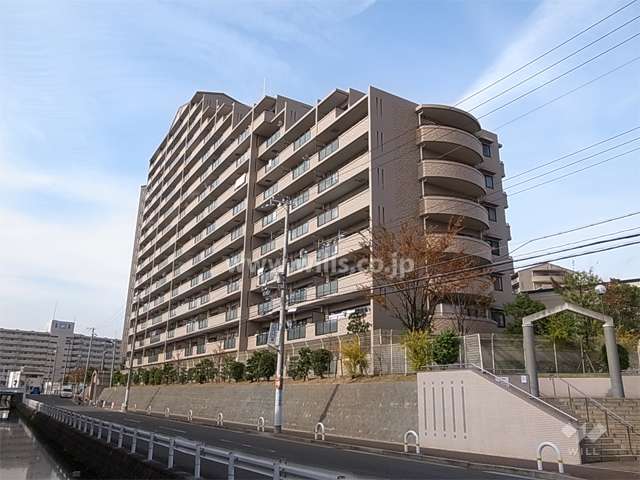 コート甲子園南4番館の外観（東側から）