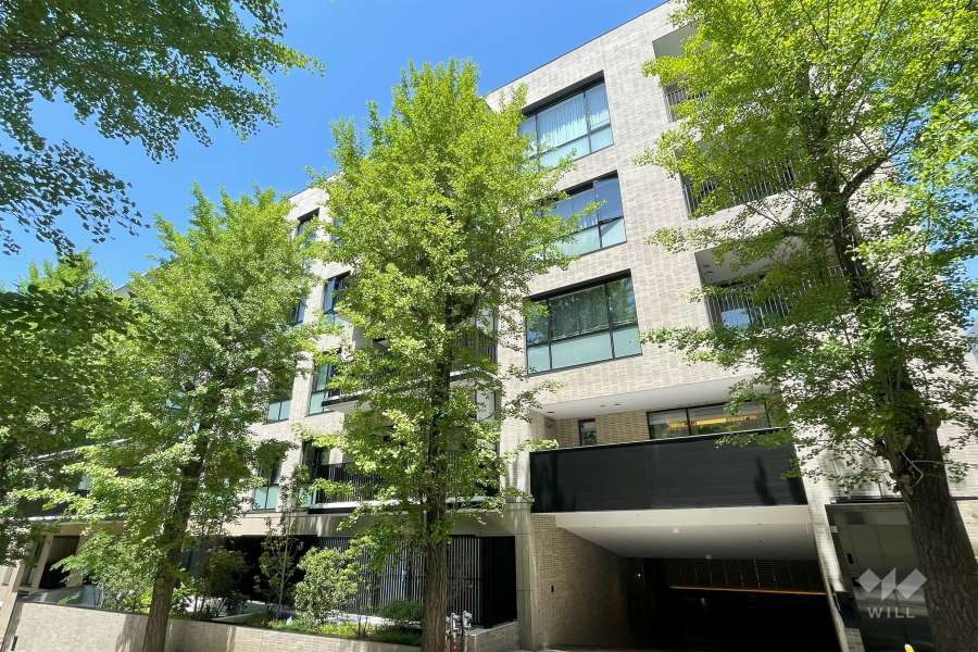 パークレジェイド白金レジデンスの外観（南東側から）