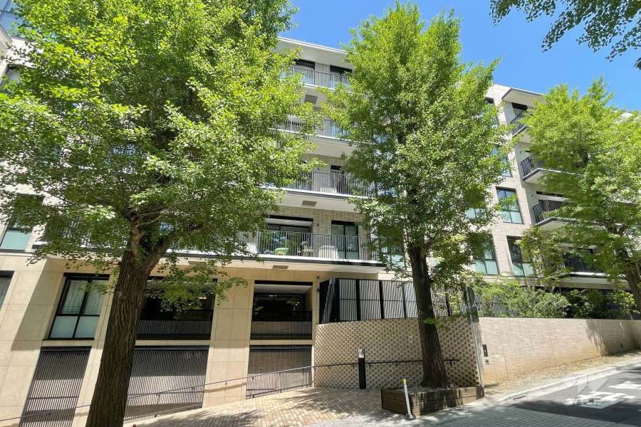 パークレジェイド白金レジデンスの外観（南西側から）