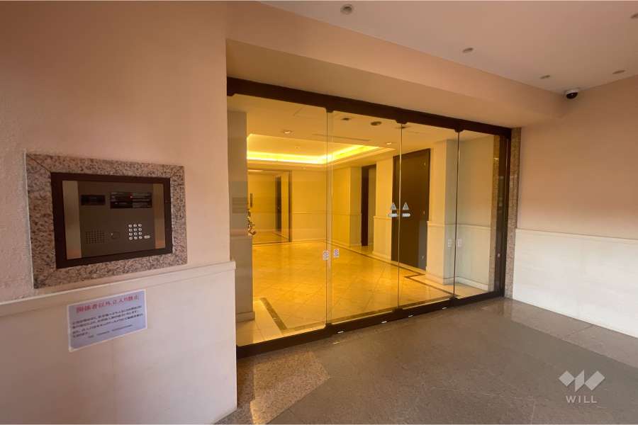 エントランスはオートロック付きです。