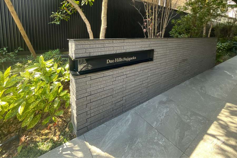 エントランスの銘板