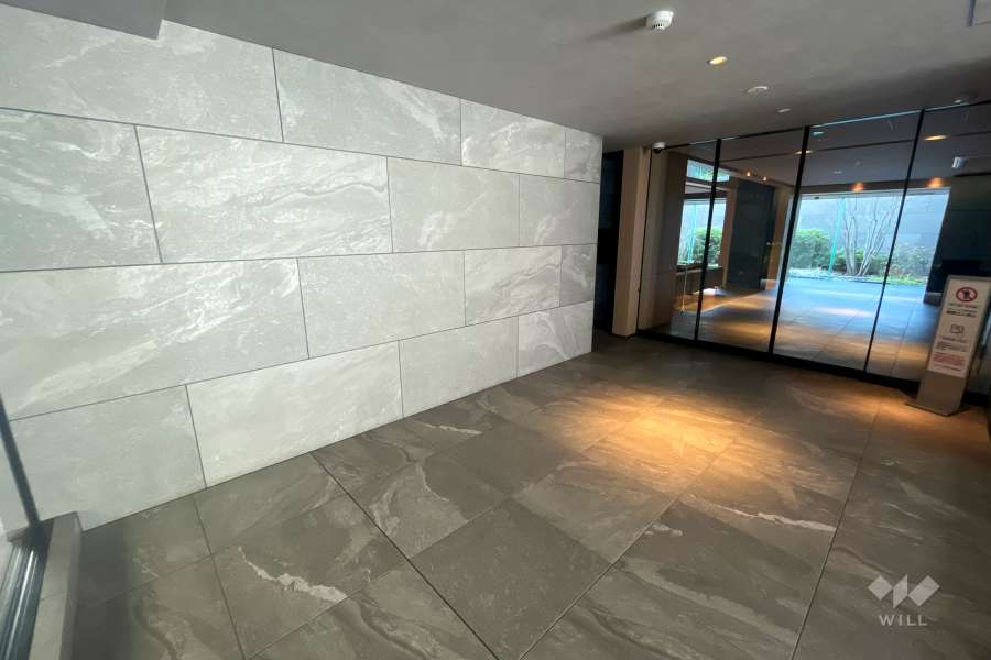 エントランスはオートロック付きです。