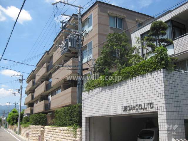 パークホームズ甲子園浦風町の外観（南側から）