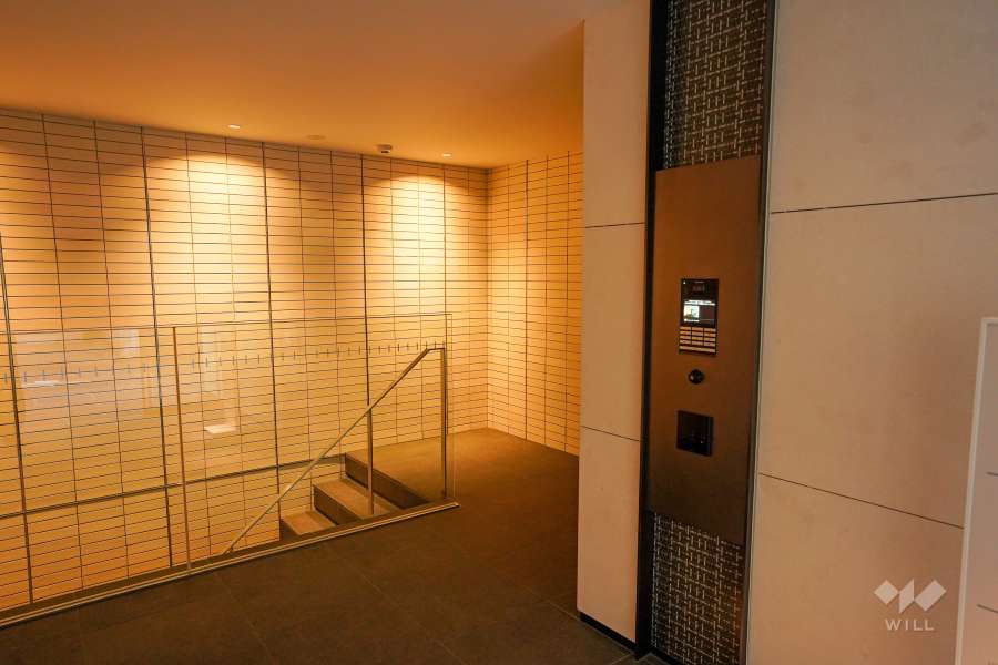 エントランスはオートロック付きです。