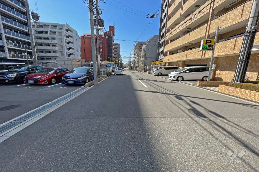敷地北側の前面道路