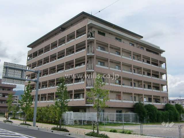 ロイヤル西宮北口の外観（南東側から）