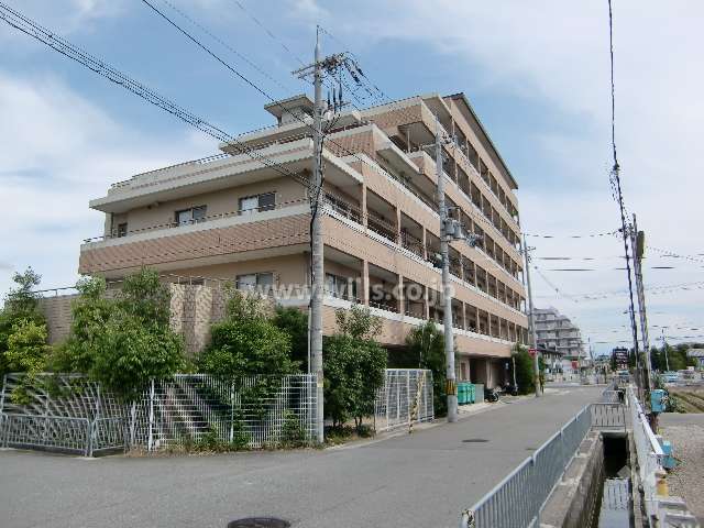 ロイヤル西宮北口の外観（北西側から）