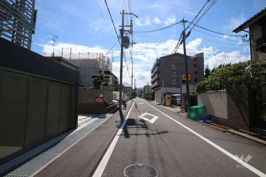 敷地北側前面道路（東側から）