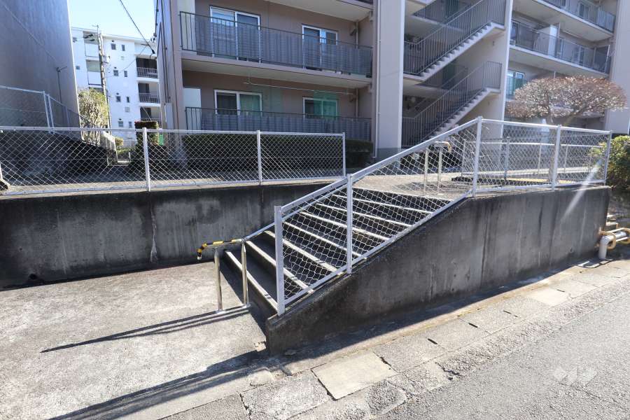 桃山第3住宅14号棟の南側階段