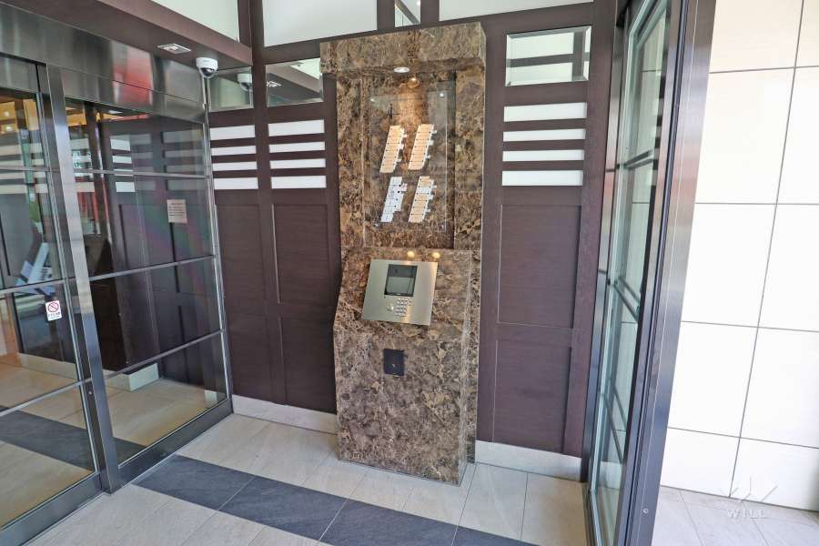 エントランスはオートロック付きです。