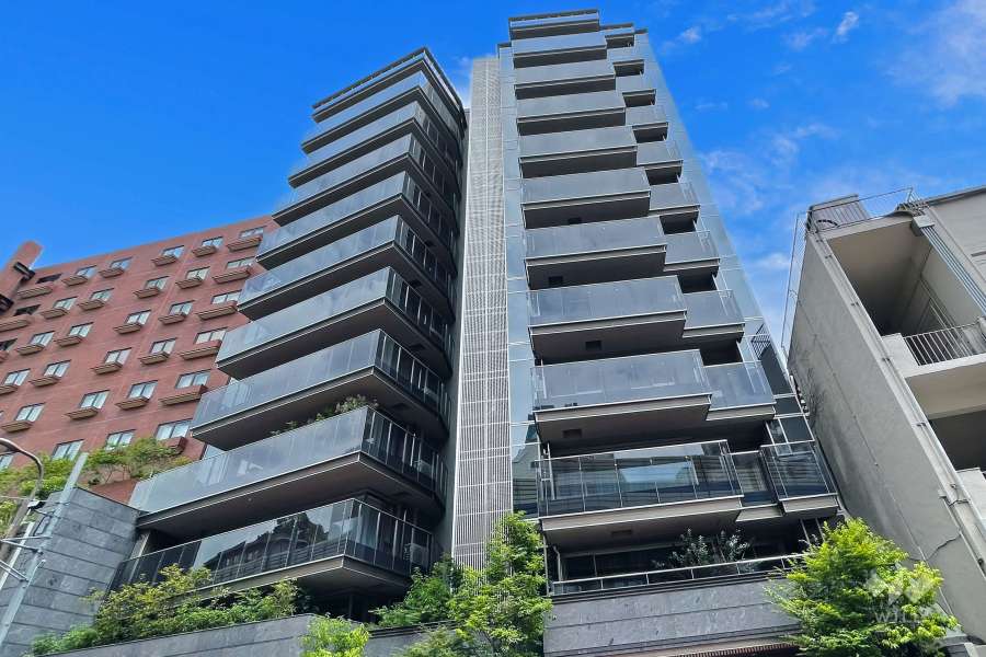 ロイヤルシーズン麻布永坂の外観（西側から）