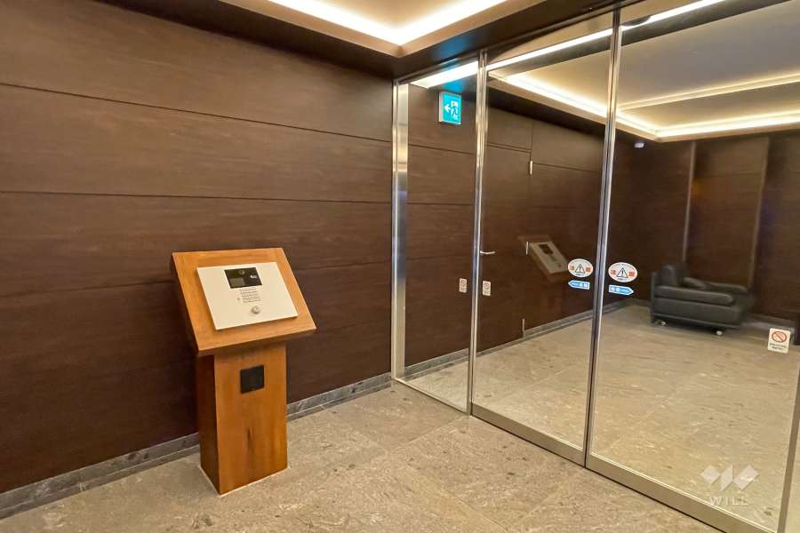 エントランスはオートロック付きです。