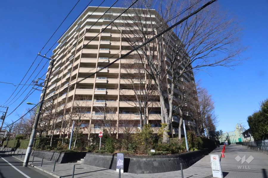 桜上水ガーデンズE棟の外観(南側から)