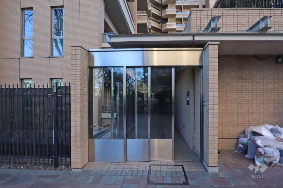 エントランス (北東側)