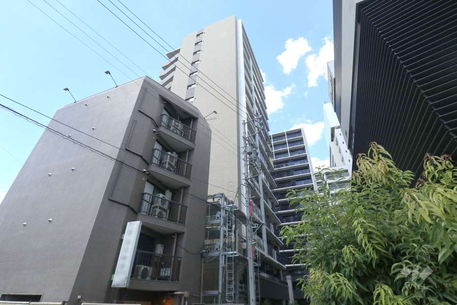 プレサンスロジェ名古屋駅前の外観（南東側から）